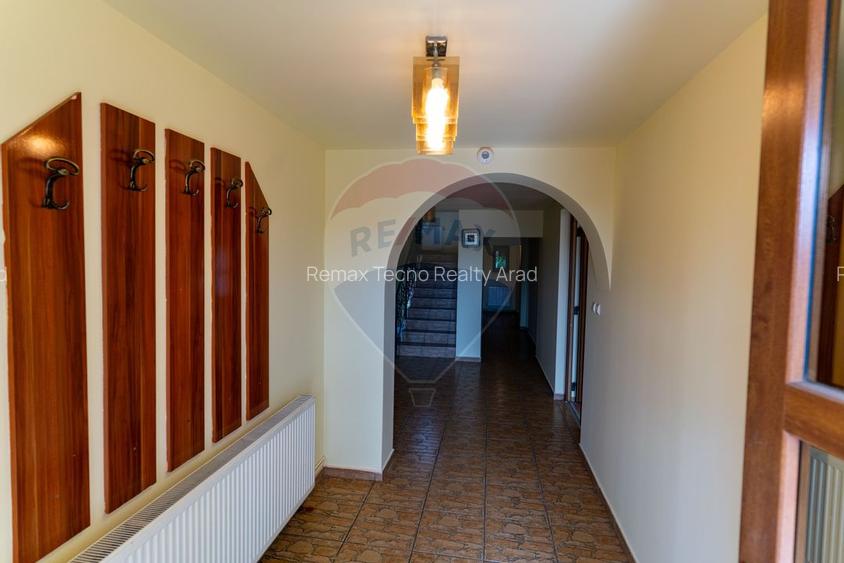 Vila /Pensiune 6 camere in Cristur, jud Hunedoara - 20