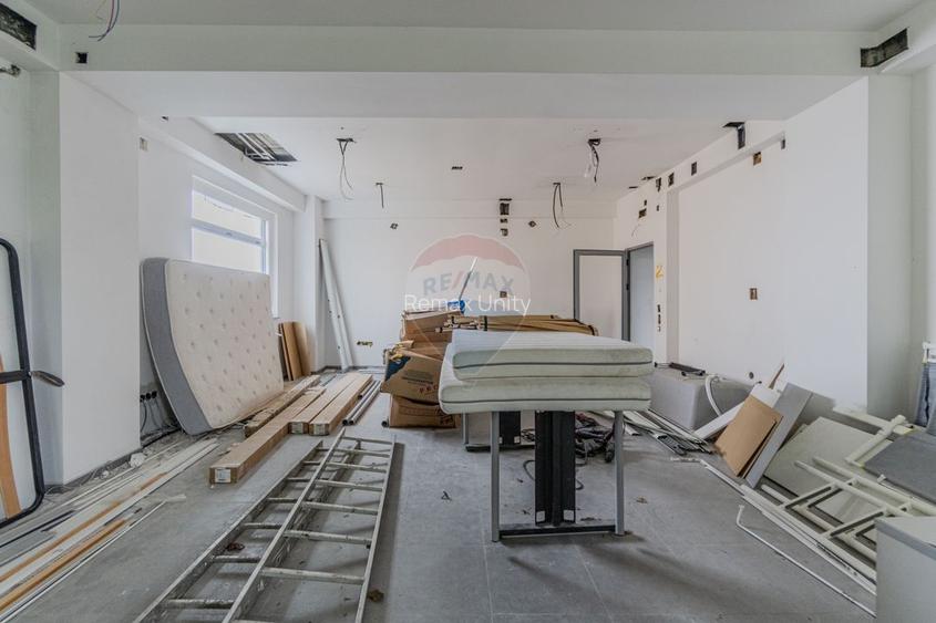 Cladire de 902 mp utili de vânzare, zona Grivitei - DN 13, COMISION 0 - 26