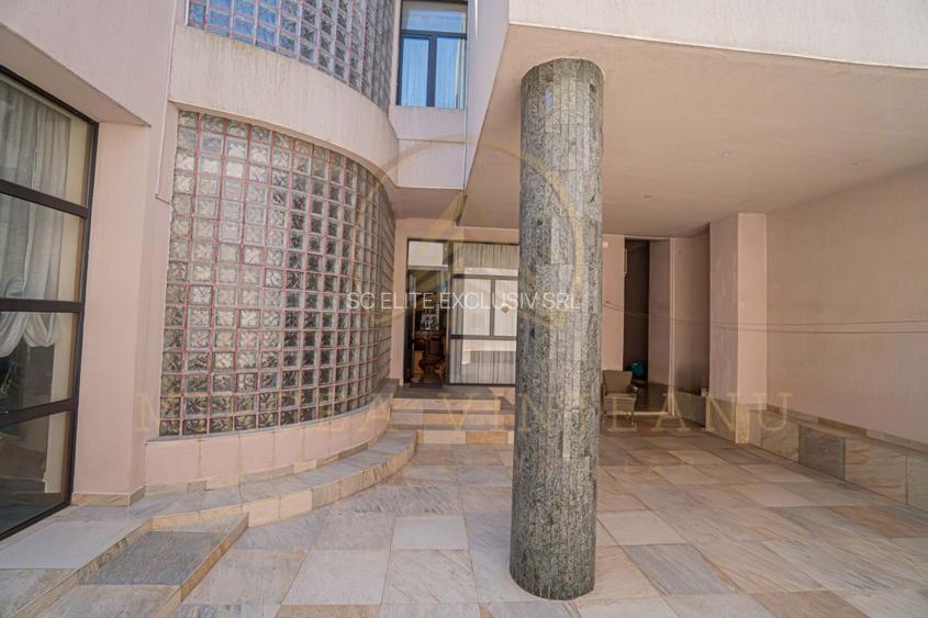 Ultracentral -Cladire impozanta  D+P+2E. - 44