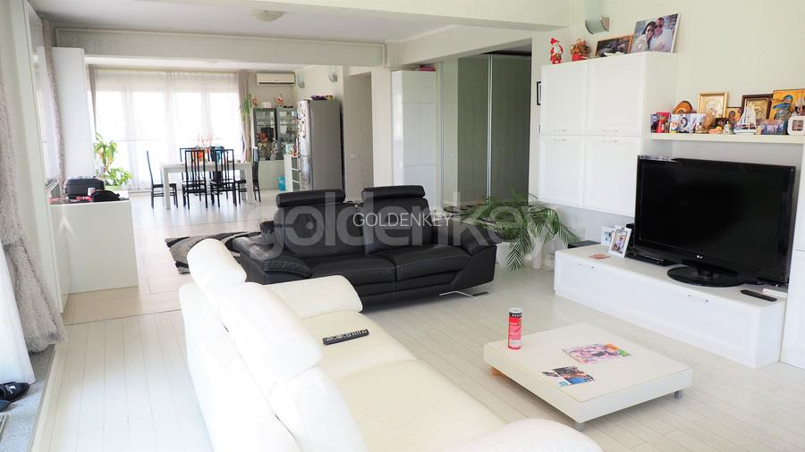 Apartament cu vedere spectaculoasa spre mare si lac - 4