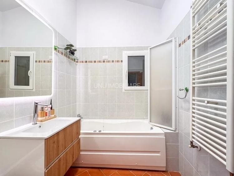 3 Camere 113mp Bloc 2009 zona Cug - 8