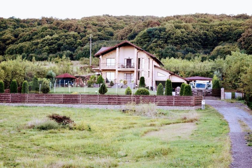 Vila la cheie, teren 6700 mp, sat Nima - 3