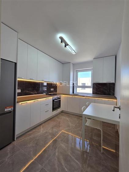 Apartament 3 camere, zona Tractorul - 2