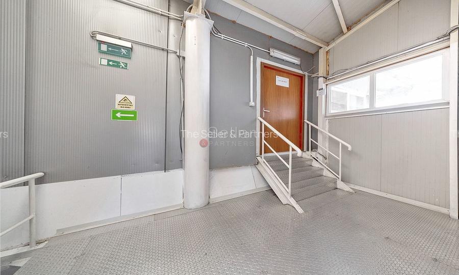 Platformă industrială cu 2 hale și sediu administrativ – teren 3.871 m - 47