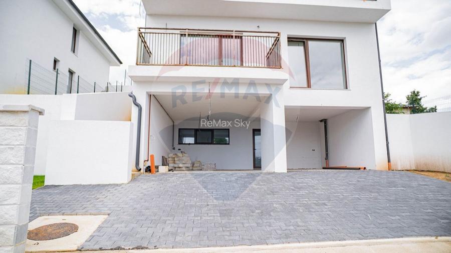 Casă / Vilă cu 4 camere de vânzare - 8