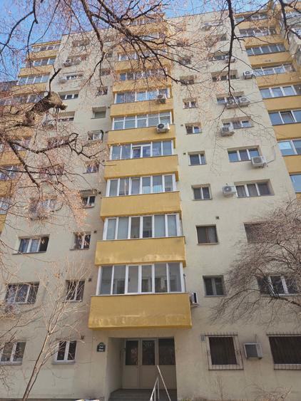 Ap 2 cam, 55 mp, bloc 1983, Metrou Ștefan cel Mare 300 m