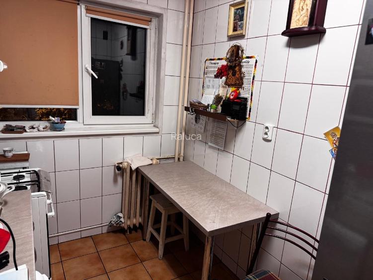 Proprietar -închiriez apartament 2 camere -balcon generos - 9