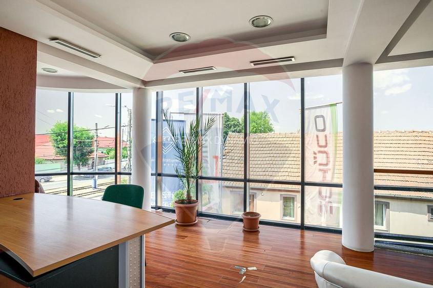 Clădire de birouri Micalaca pe principală, vad si vizibilitate sporită - 5