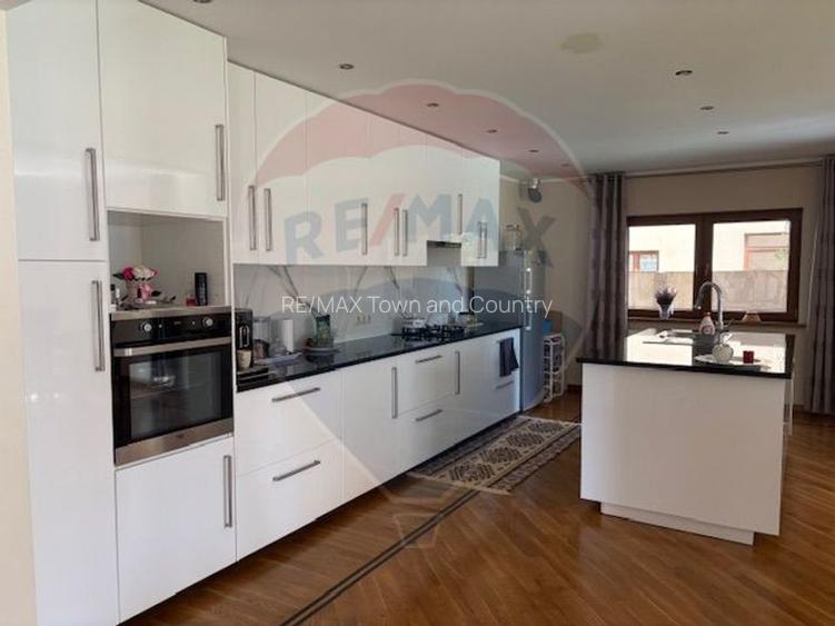 Casă / Vilă cu 5 camere de vânzare - 8