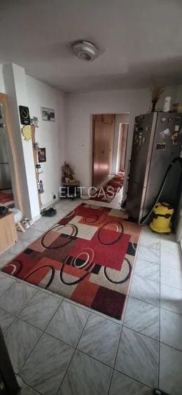 Apartament cu 3 camere decomandat, etaj 3/4, zona Canta - 4