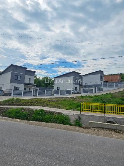 Casa D+P+E in Tomesti ,Asfalt, Tâmplărie VEKKA - 5