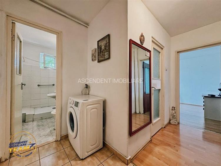 FILM! Apartament 2 camere decomandat, zona apreciabila, cartier Florilor Brasov - 3