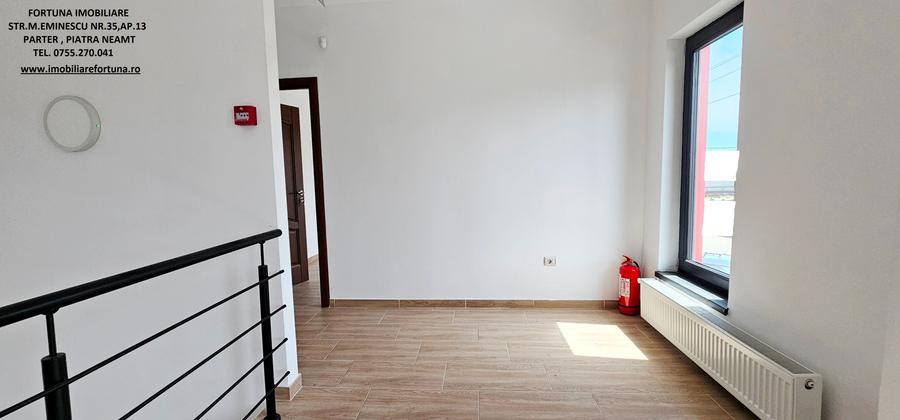 Complex imobiliar:cladire birouri,2 hale noi si 3424mp teren, Piatra Neamt