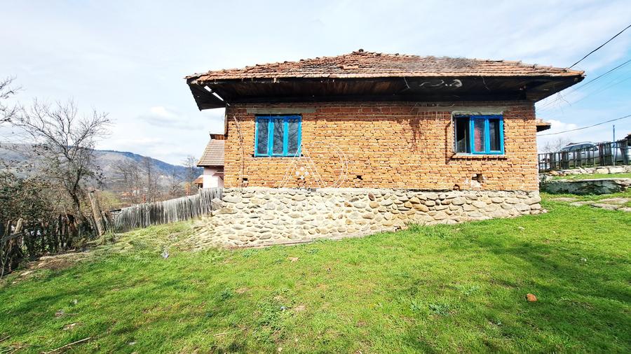 Casă de vânzare în Baia de Fier – zonă turistică deosebită