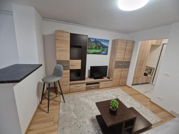 Vand garsoniera renovata