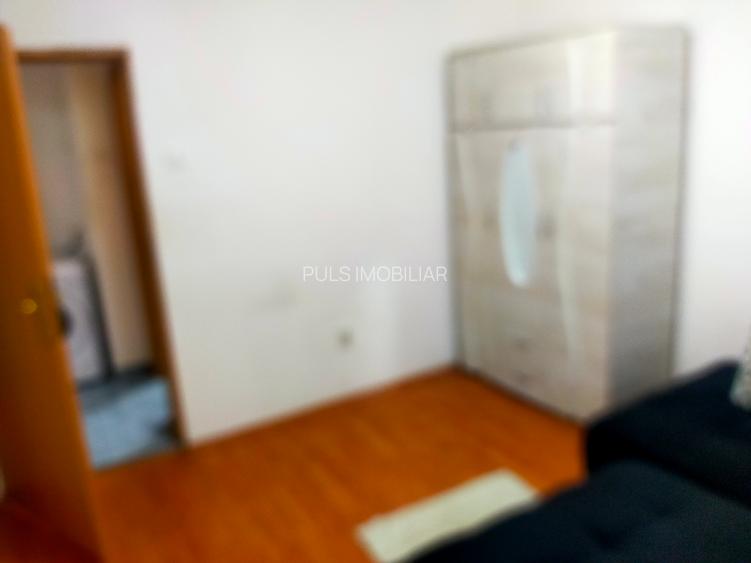 City Mall : Apartament trei camere,două holuri,etaj 2 , gaze , balcon generos - 12