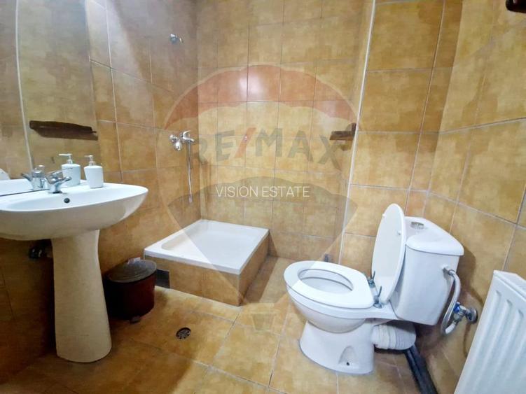 Pensiune Eselnita / 16 camere / Teren - 1448 mp / Ponton - 35