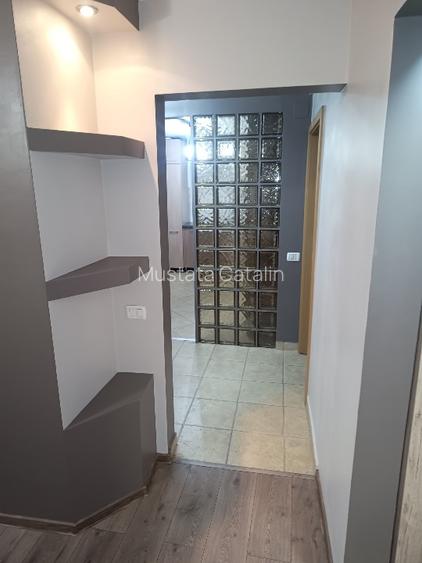 PROPRIETAR, vând apartament cu 4 camere, decomandat, et1, 2 bai, zona Lipovei  - 11