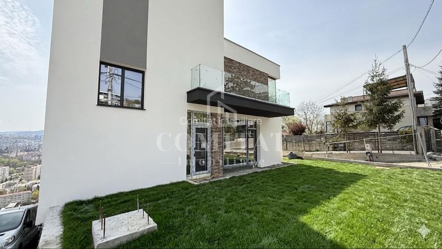 Casă generoasă cu panoramă și 256 mp terasă circulabilă - 2