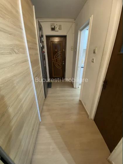 Titan,Metrou 1  Decembrie 1918,Parter/4,Bloc 1980,Decomandat,Geam baie! - 5