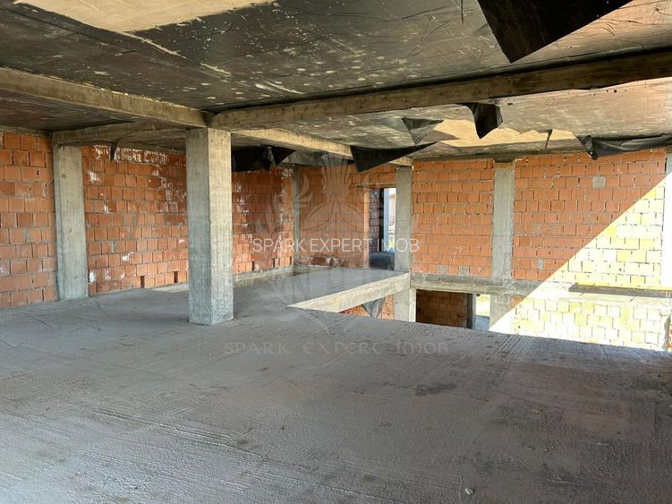 Casa la rosu. Strejnicu. 6 camere - 5