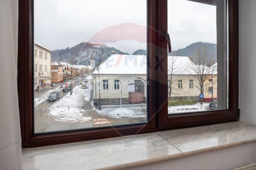 Pensiune cu restaurant și spații comerciale, central Râșnov - 28