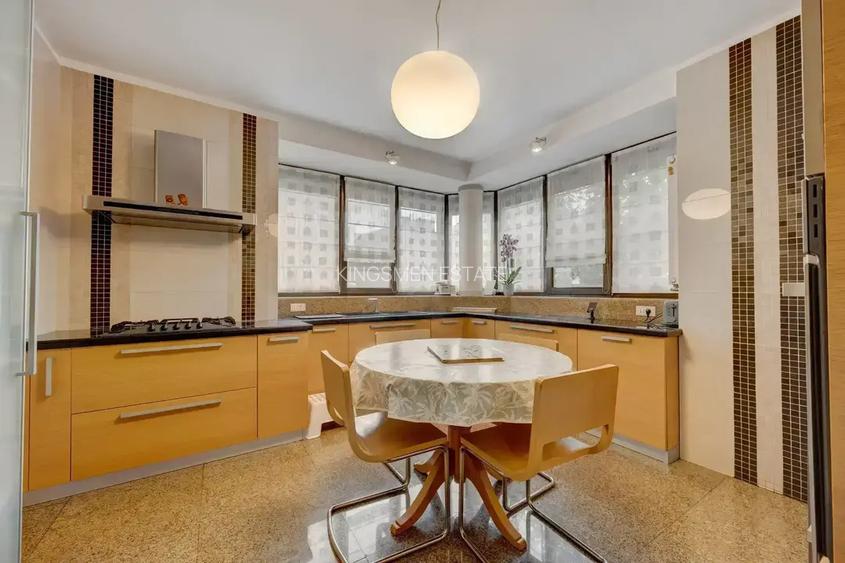 Vila de Lux ideal familie / sediu de firma in zona centrala - 7