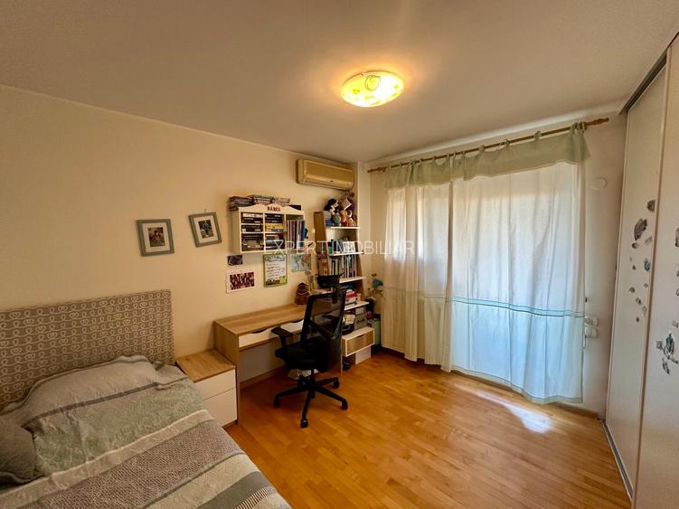 UNIRII - FANTANI 5 camere decomandat etaj 5 panorama deosebita - 12