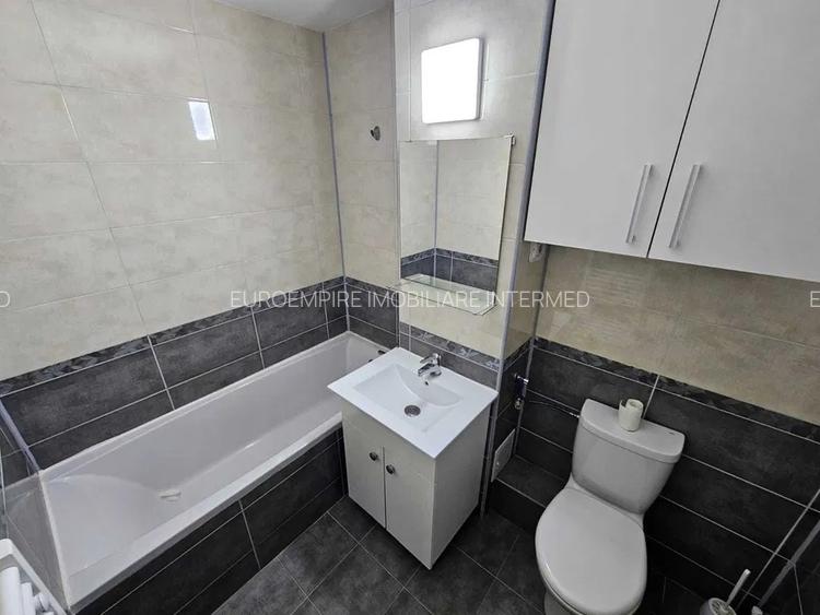 Apartament 3 camere decomandate zona Casa de Cultura - 4