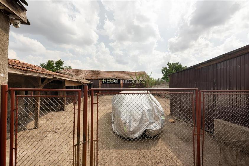 Teren mare cu 2 case si front la 2 strazi in Tamaseu - 47