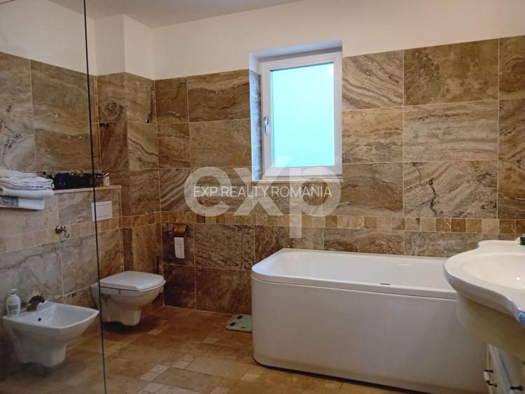 De vanzare vila exceptionala in stil Neo Romanesc cu vedere la lac si padure - 15