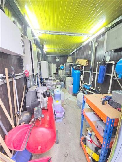 Spalatorie auto functionala – 4 boxe, teren 600 mp – zona CFR, Bacau