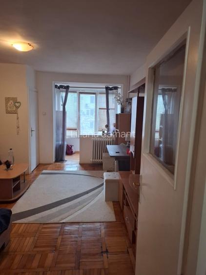 Proprietar ofer spre inchiriere apartament  - 3