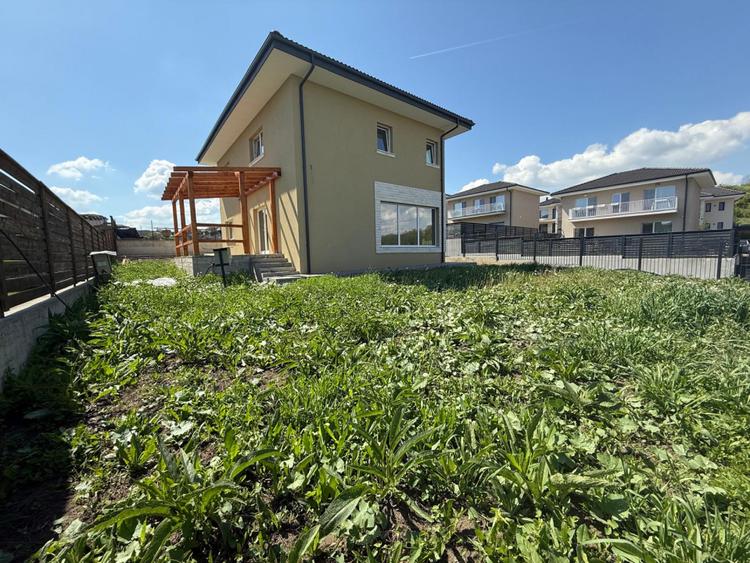 Casă Individuală | 120 mp utili | teren 438mp | Dezmir