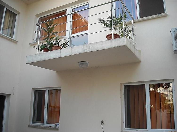 Piata Alba Iulia, vila P+1, 6 camere, curte 110mp