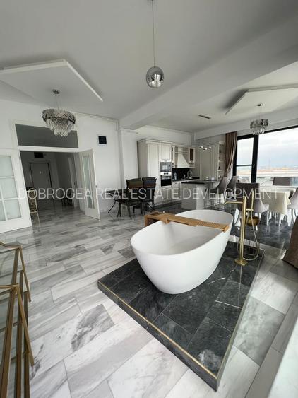 Penthouse mobilat lux , vedere frontală la mare - 18