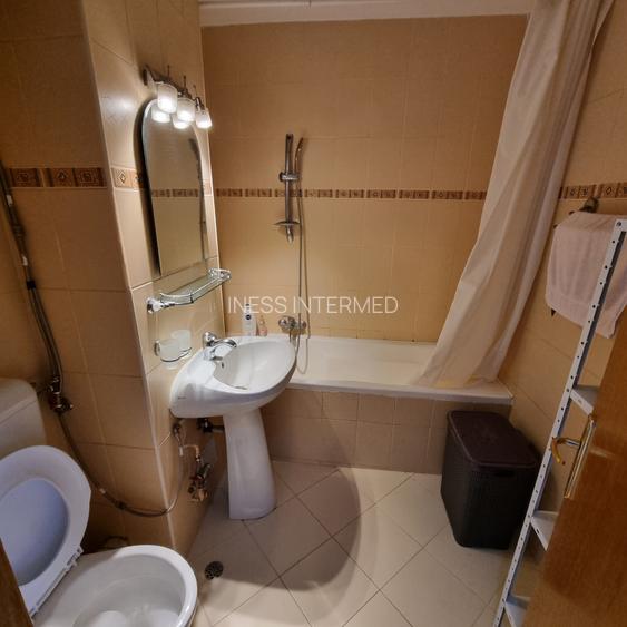 PIATA ROMANA LANGA METROU, AP 2 CAM BLOC 1992, MOBILAT SI UTILAT - 13