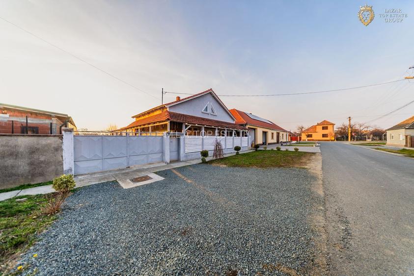 Casa de vanzare 7 camere Santana - 2