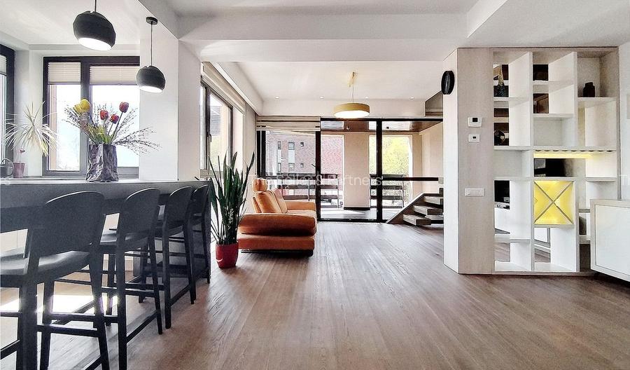 Priveliste Panoramica Spre Oras Si Masivul Tampa - 6