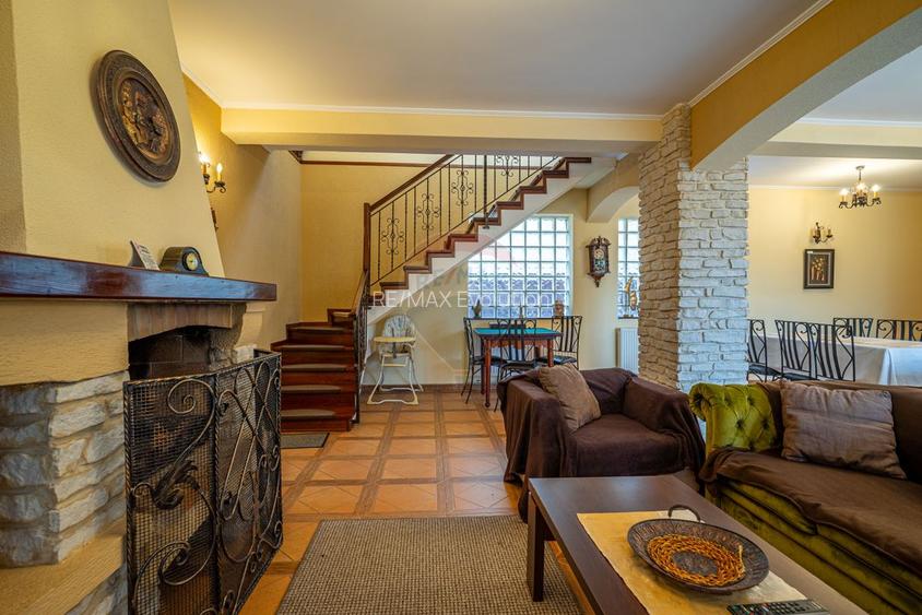 Proprietate deosebită de vânzare în Bușteni - Pensiune + Duplex - 3