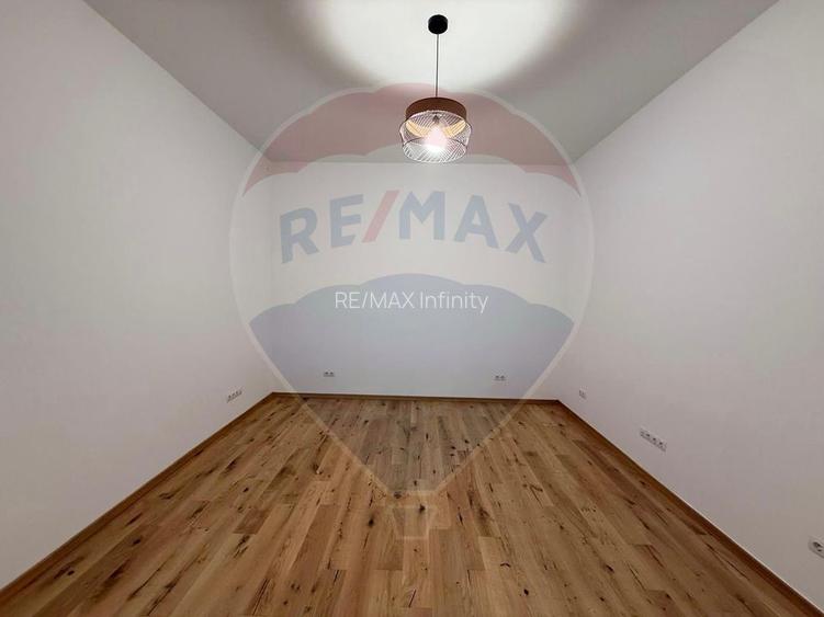 Apartament 4 camere, pe 2 niveluri si curte comuna în Centru - 33