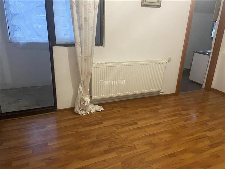 Garsoniera de vanzare , zona Spitalul Judetean Focsani , 28 mp , decomandata , e - 3