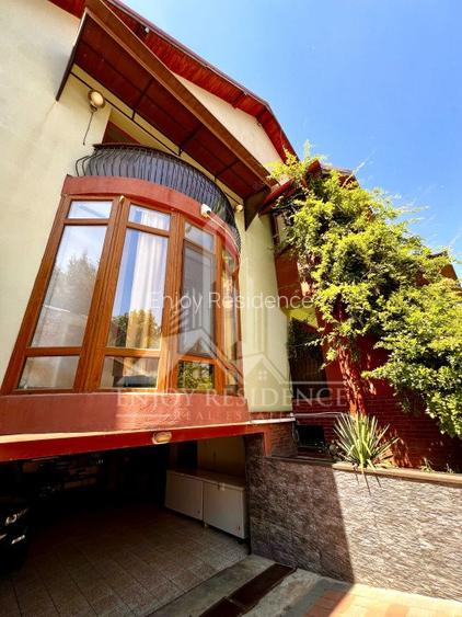 Vila impresionanta 605 mp, curte 2191 mp, dublu acces auto, garaj - 10