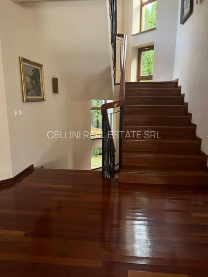 Vila de vis cu parc privat  — Panoramă Unică Spre Crucea Caraiman, - 8