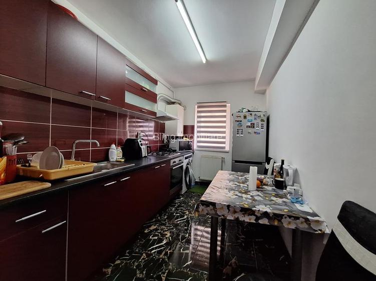 Apartament cu 2 camere, decomandat, 48 mp, parcare, zona Florilor - 5