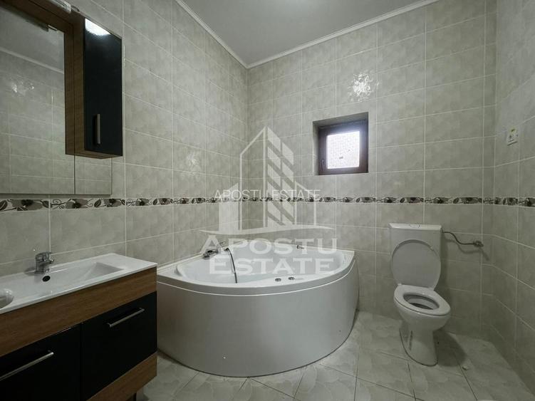 Casa individuala, 5 camere, 3 bai cu terasa si curte proprie de 400 mp - 8