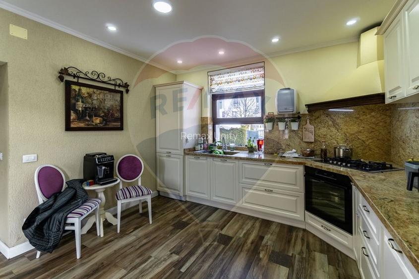 Casă spațioasă 350 mp utili, Teren 650 mp, Garaj subteran, Tractorul - 9