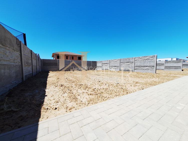 CASA PE PARTER. EXCELENT COMPARTIMENTATA. CURTE GENEROASA. - 20