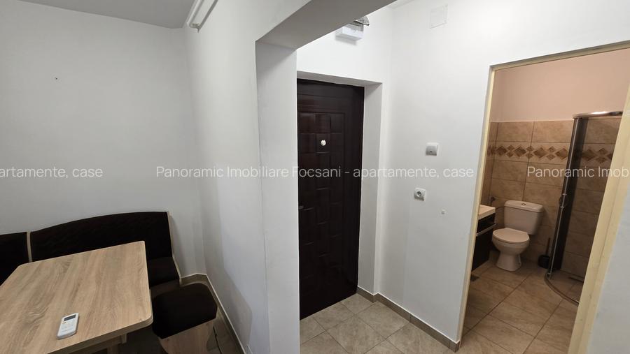 Apartament de vanzare  2 camere, renovat si mobilat complet,  central Focsani - 22