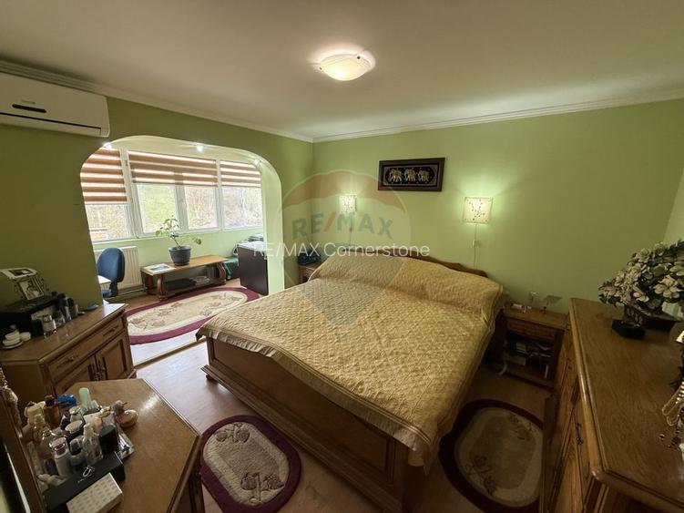 Apartament cu 3 camere de vânzare în Centrul orașului Câmpulung - 4